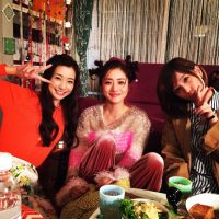 ベロア素材のワイドパンツをルームウェアに活用